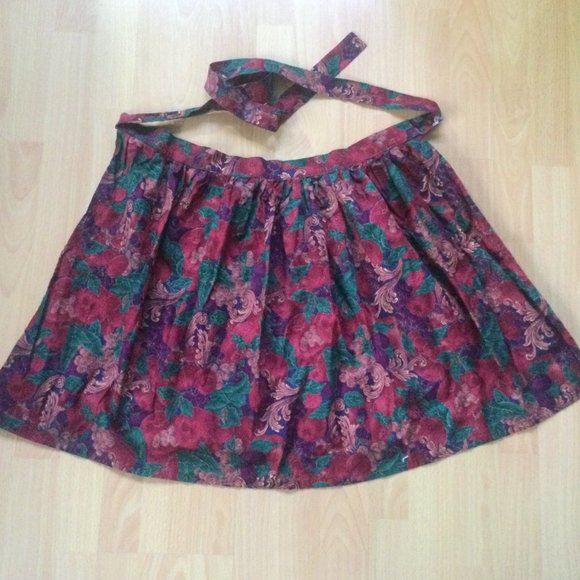 Super cute Holiday Apron Floral Fall - Picture 1 of 5